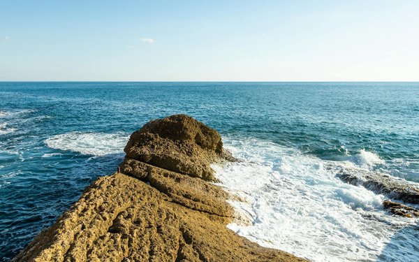 Dive into britain's seaside fortresses: exclusive guided journeys through historic coastal strongholds