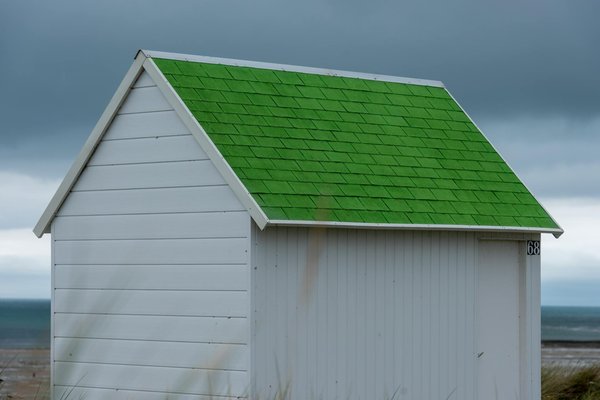 Embark on unforgettable uk cruises: captivating onboard lectures on british royalty awaits